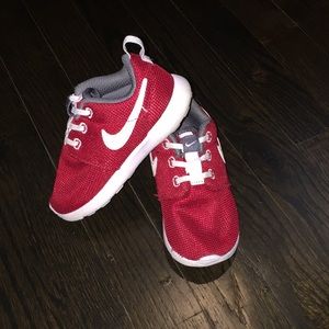 Nike toddler sneakers